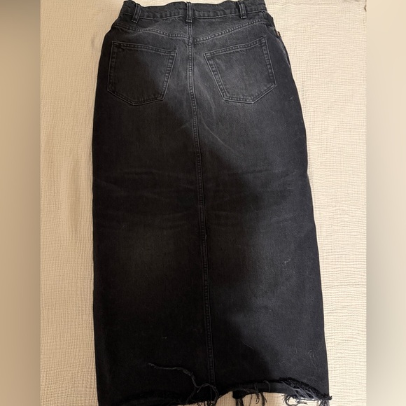Reformation Nila denim maxi skirt in size 27. Never worn. Excellent condition. - Picture 5 of 5